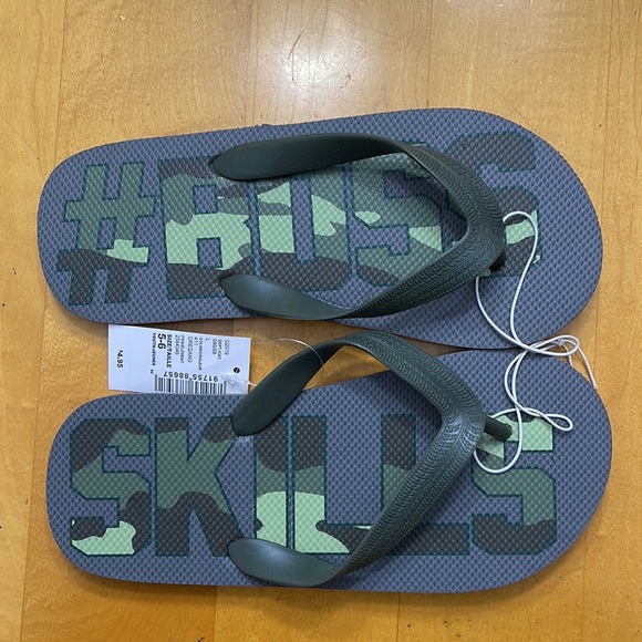 The Childrens Place #BossSkills Boys Flip Flops Size 5-6 - Picture 2 of 3